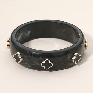 Quatrefoil Accent Bold Resin Bangle Bracelet